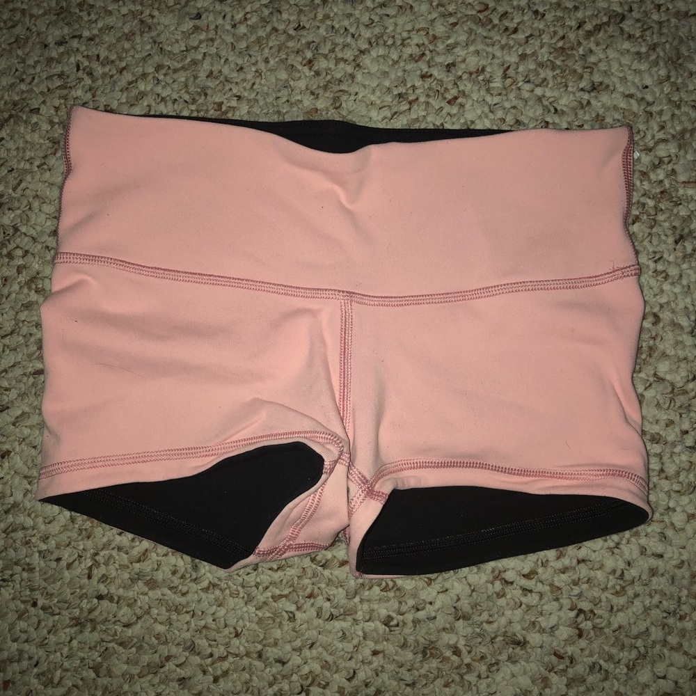 lulu lemon wunder shorts - Picture 2 of 2